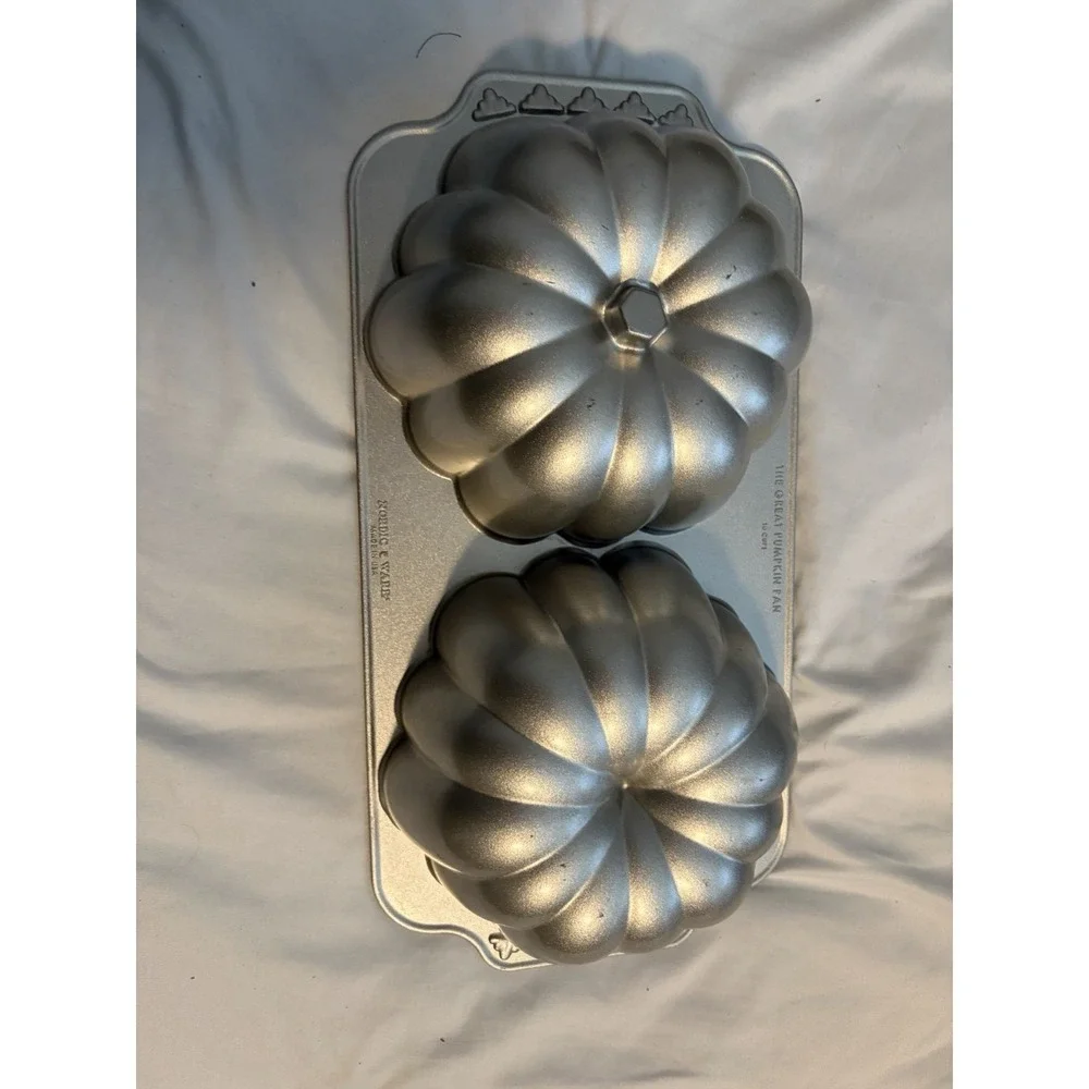 Nordic Ware Great Pumpkin Pan 3D Cake Mold Gold 10 Cup Fall Thanksgiving
